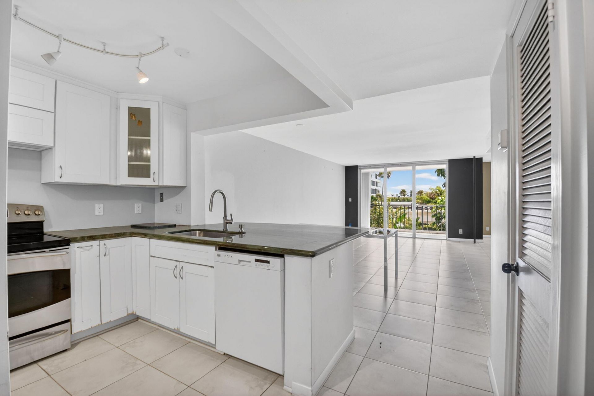 3581 S Ocean Boulevard, Unit 3c, South Palm Beach, FL 33480 Photo