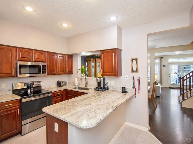 5927 Castlewood Crossing, Miami Twp, OH 45150 Photo 12