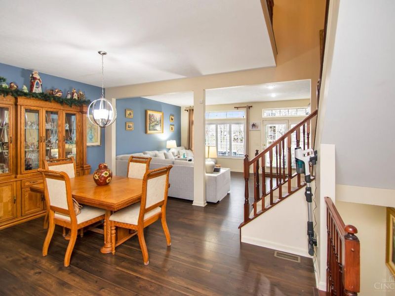 5927 Castlewood Crossing, Miami Twp, OH 45150 Photo 2