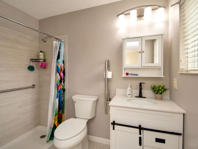 5927 Castlewood Crossing, Miami Twp, OH 45150 Photo 24