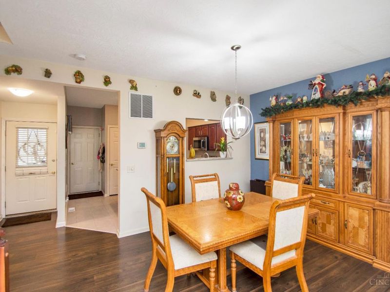 5927 Castlewood Crossing, Miami Twp, OH 45150 Photo 4