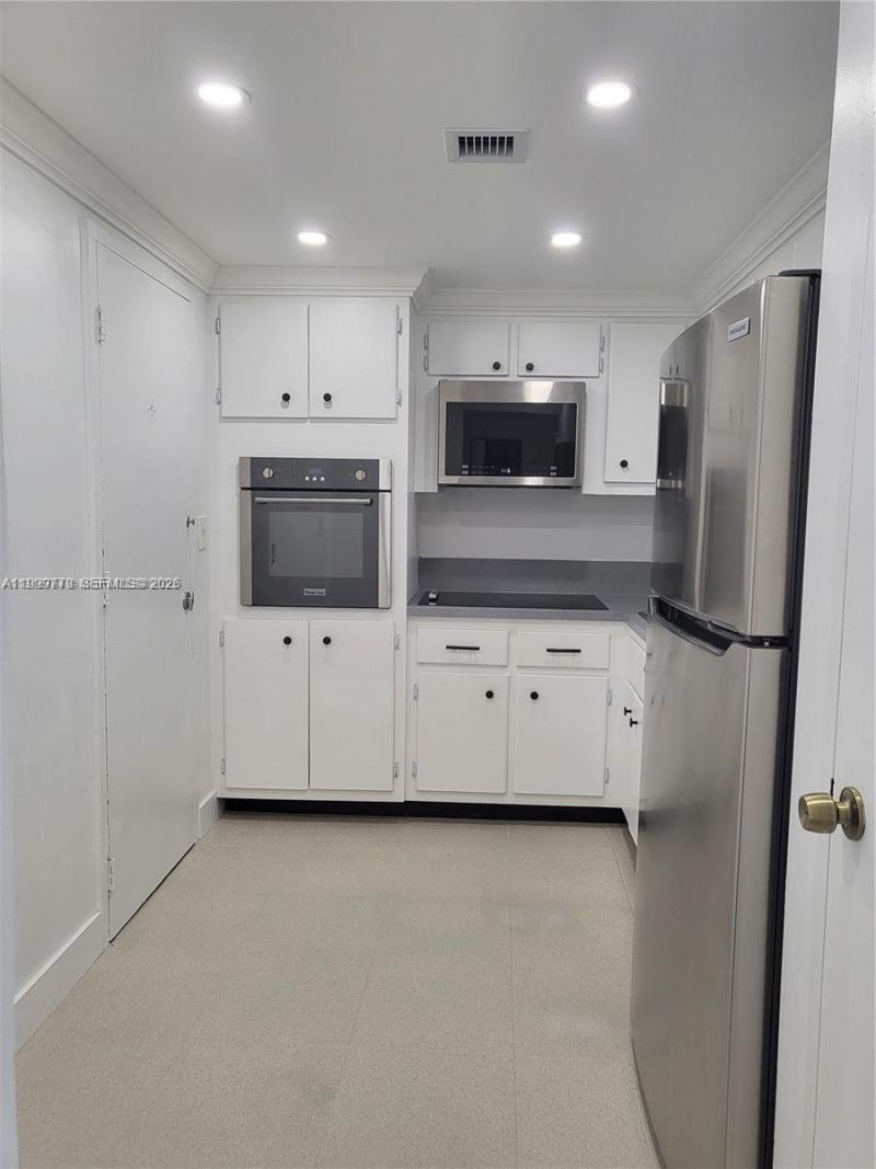 1865 79th St Cswy, Unit 8E, North Bay Village, FL 33141 Photo