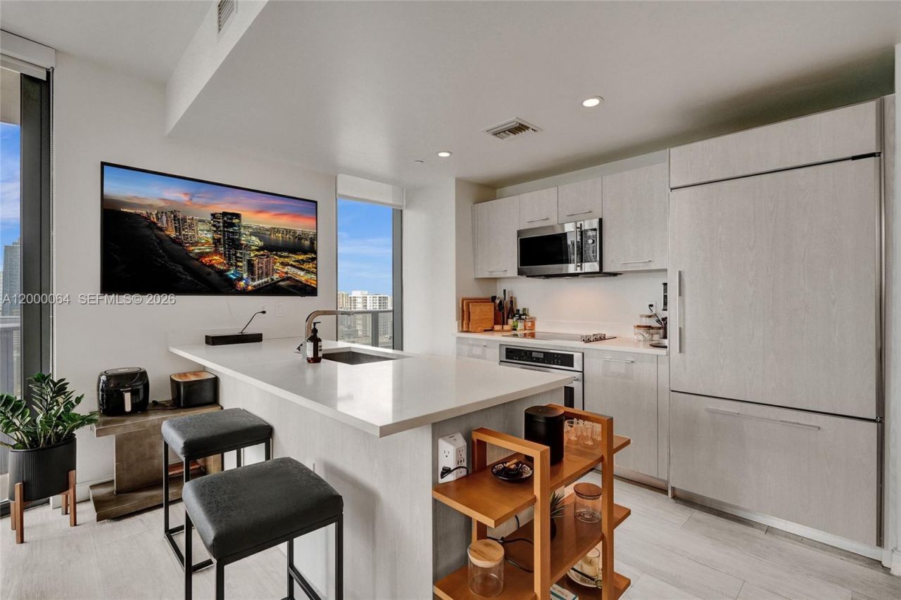 45 SW 9th St, Unit 1803, Miami, FL 33130 Photo