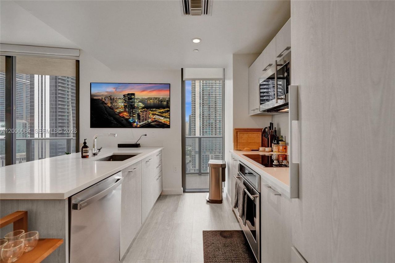 45 SW 9th St, Unit 1803, Miami, FL 33130 Photo