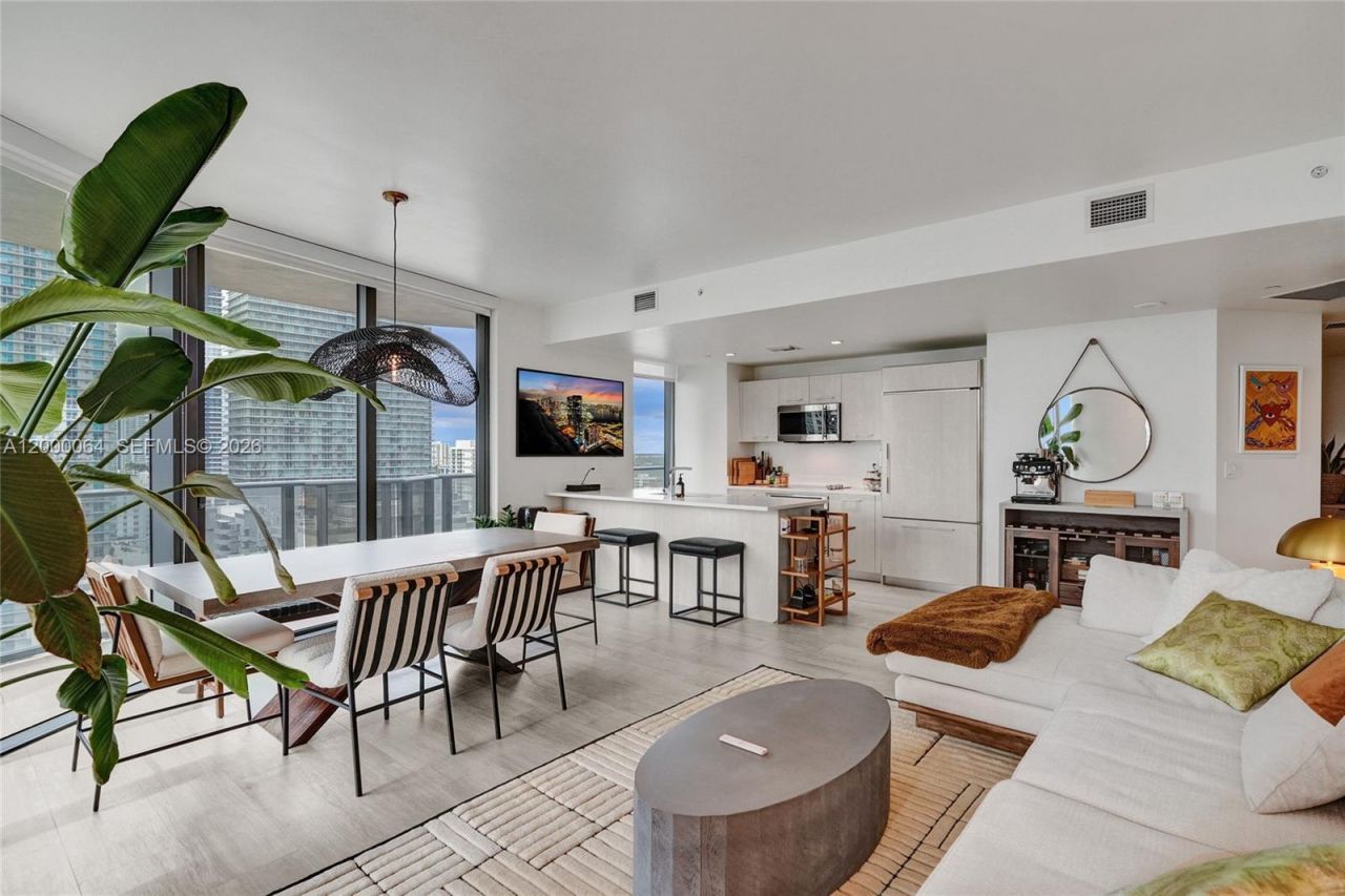 45 SW 9th St, Unit 1803, Miami, FL 33130 Photo