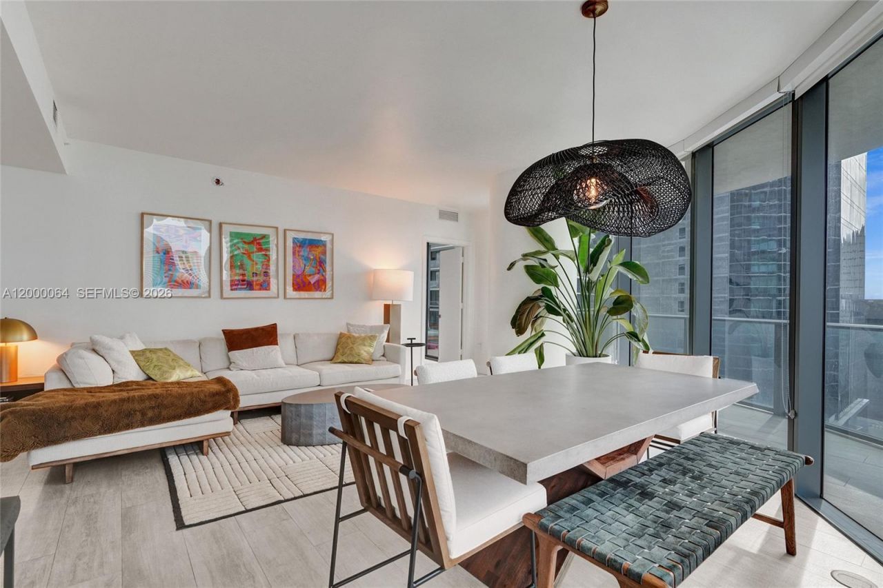 45 SW 9th St, Unit 1803, Miami, FL 33130 Photo