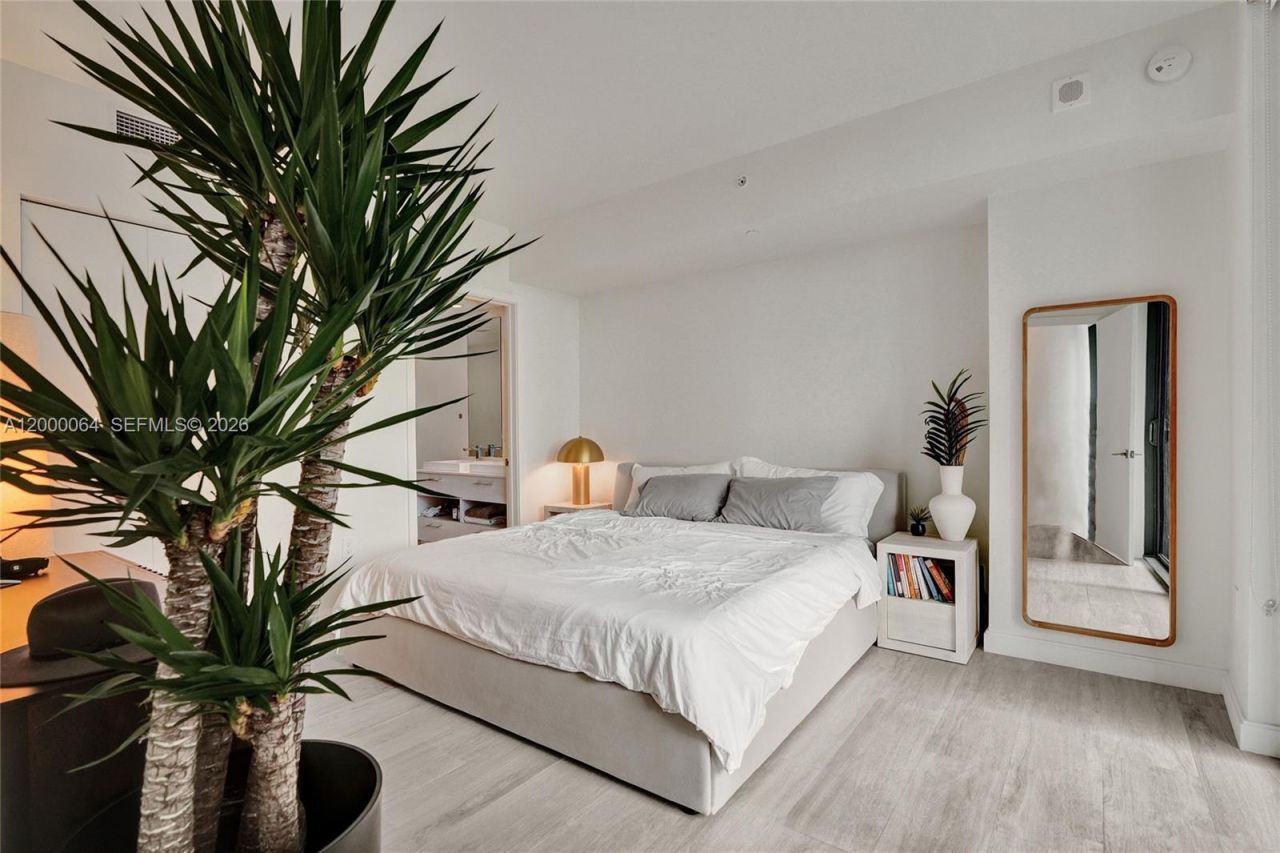 45 SW 9th St, Unit 1803, Miami, FL 33130 Photo