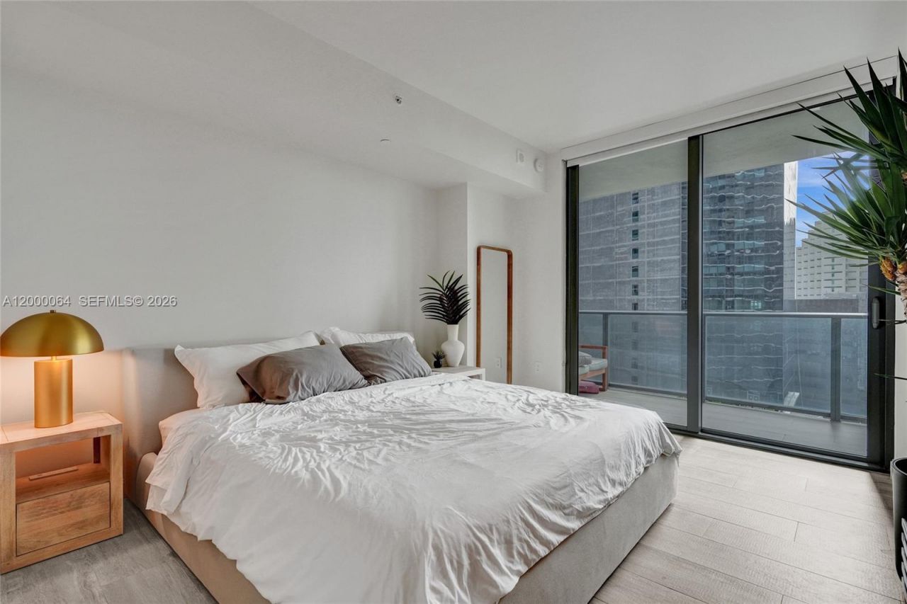 45 SW 9th St, Unit 1803, Miami, FL 33130 Photo