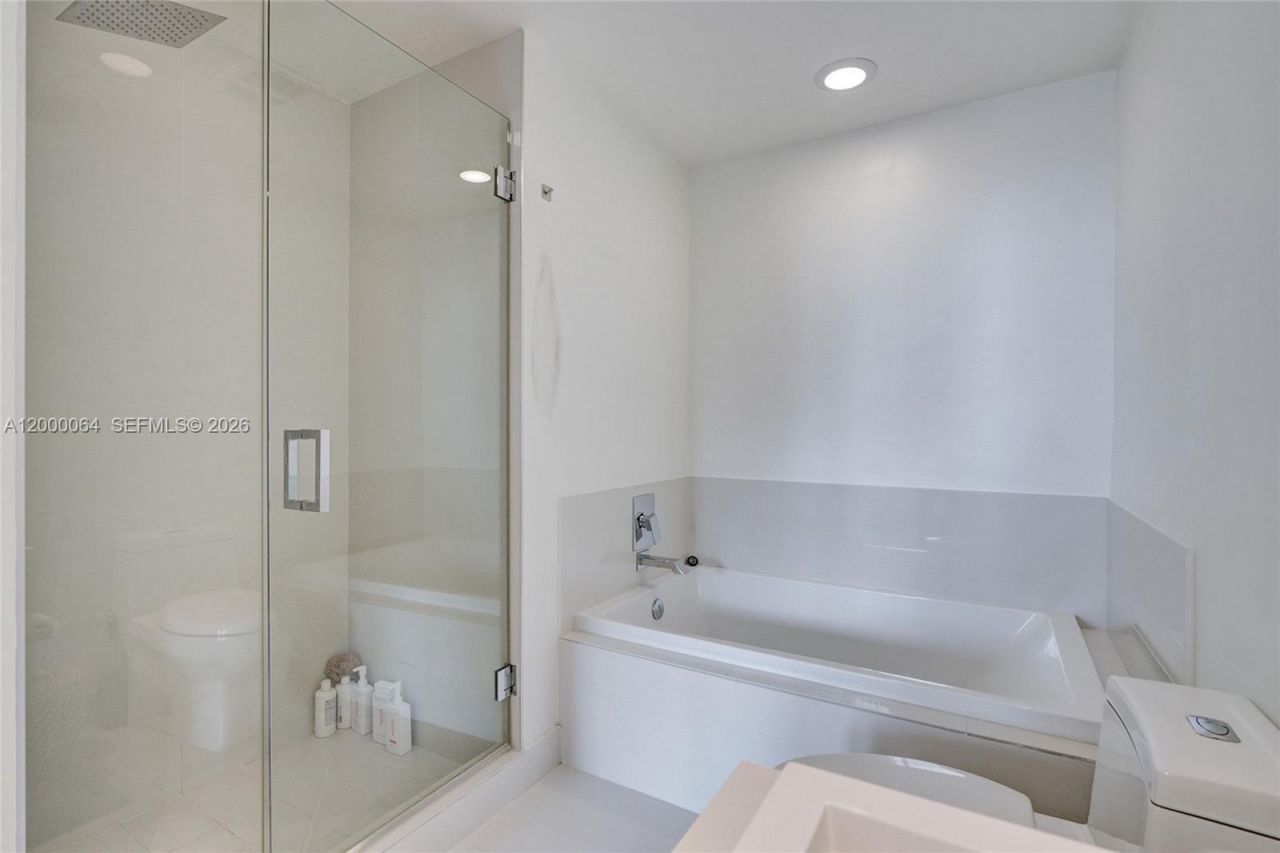 45 SW 9th St, Unit 1803, Miami, FL 33130 Photo