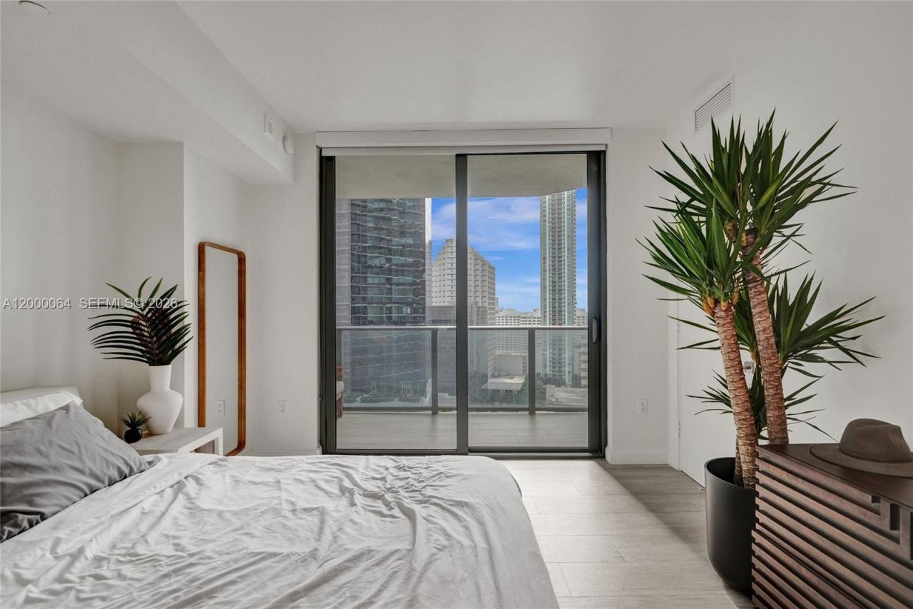 45 SW 9th St, Unit 1803, Miami, FL 33130 Photo