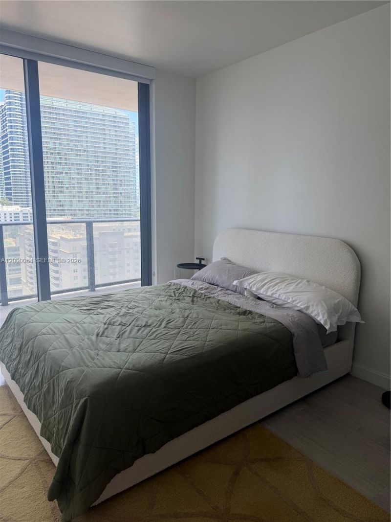 45 SW 9th St, Unit 1803, Miami, FL 33130 Photo