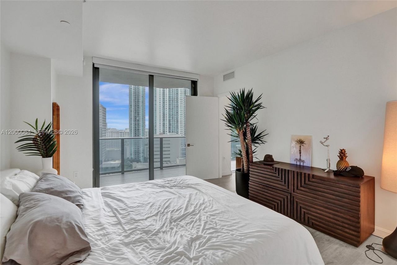 45 SW 9th St, Unit 1803, Miami, FL 33130 Photo