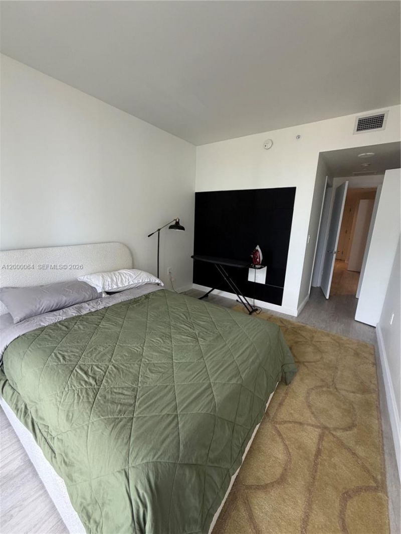 45 SW 9th St, Unit 1803, Miami, FL 33130 Photo