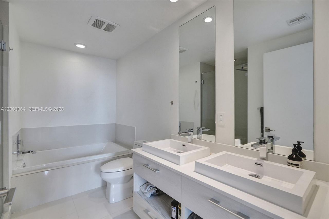 45 SW 9th St, Unit 1803, Miami, FL 33130 Photo