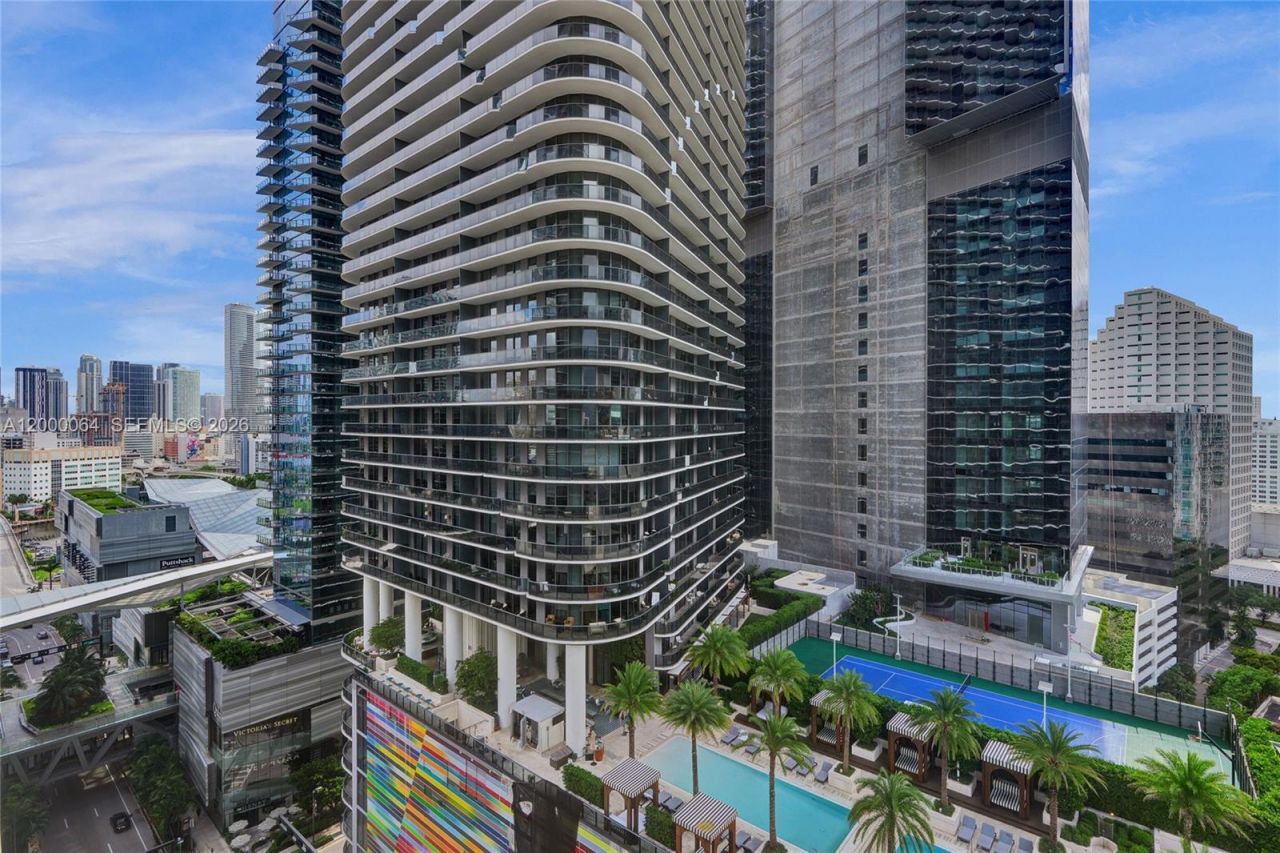 45 SW 9th St, Unit 1803, Miami, FL 33130 Photo