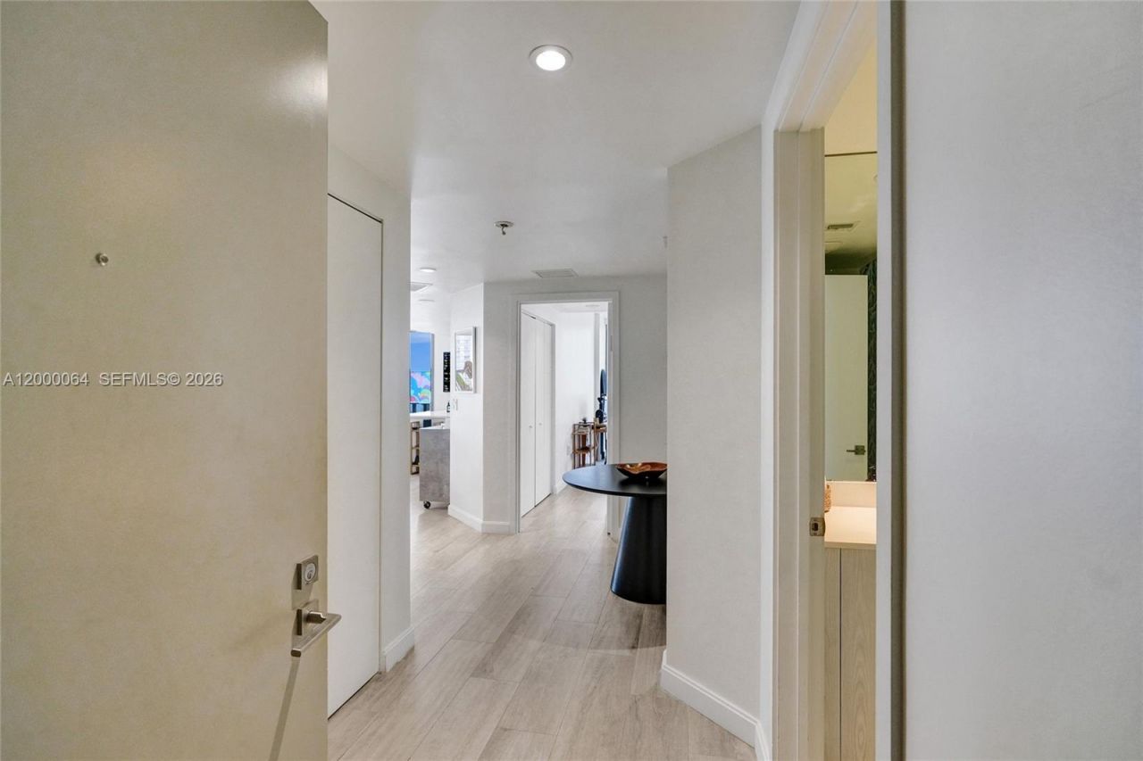 45 SW 9th St, Unit 1803, Miami, FL 33130 Photo