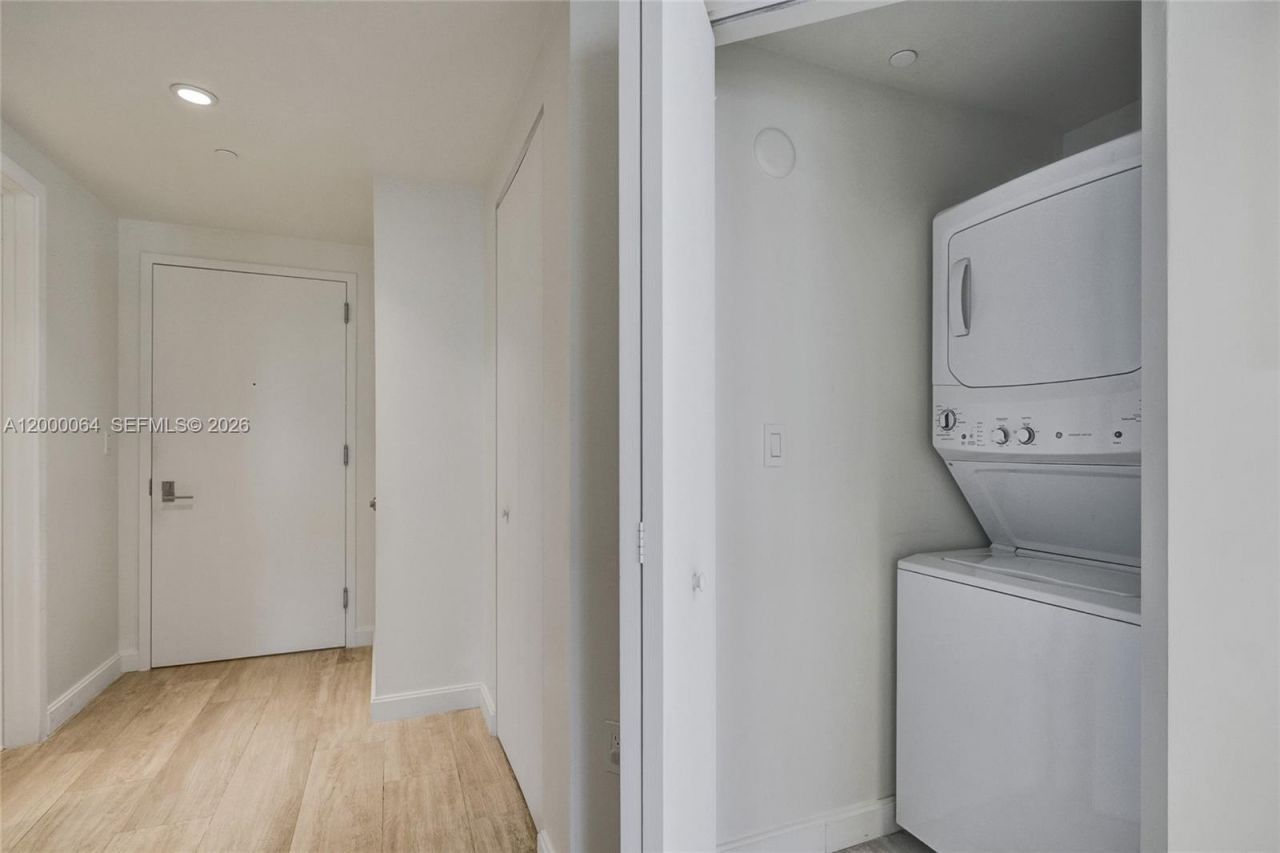 45 SW 9th St, Unit 1803, Miami, FL 33130 Photo