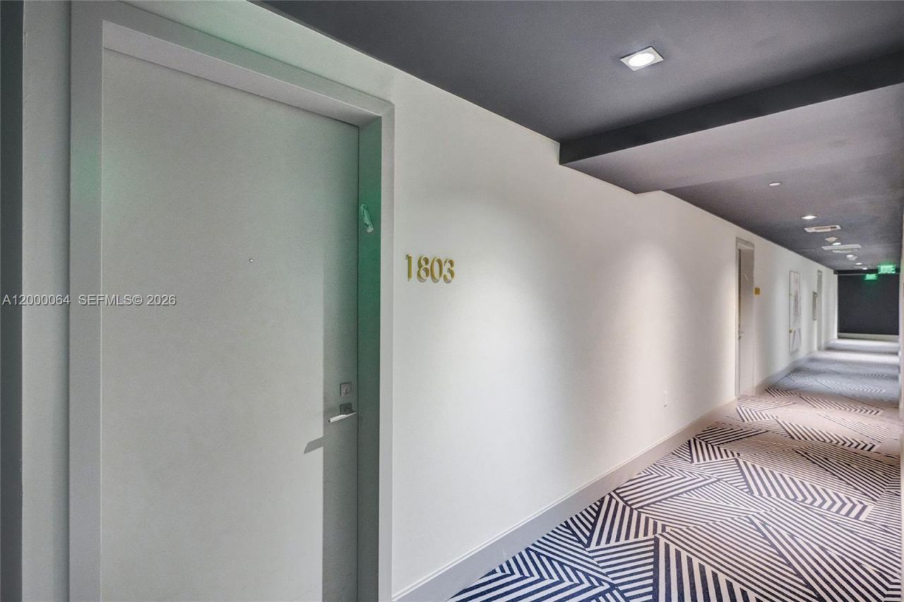 45 SW 9th St, Unit 1803, Miami, FL 33130 Photo
