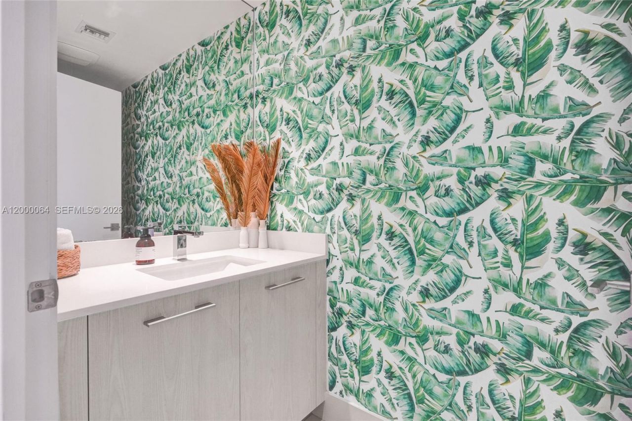 45 SW 9th St, Unit 1803, Miami, FL 33130 Photo