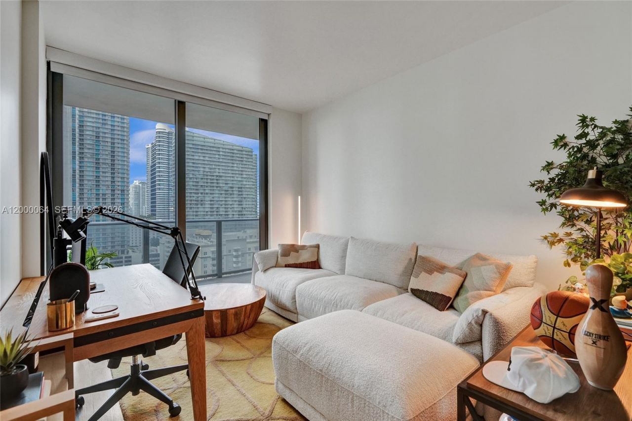 45 SW 9th St, Unit 1803, Miami, FL 33130 Photo