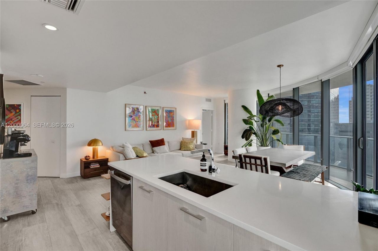 45 SW 9th St, Unit 1803, Miami, FL 33130 Photo