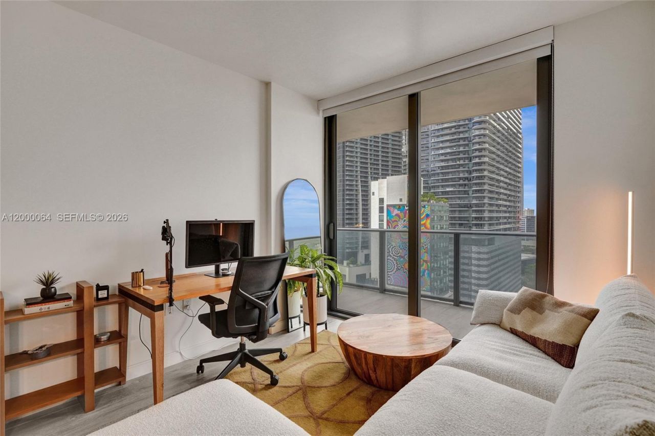 45 SW 9th St, Unit 1803, Miami, FL 33130 Photo