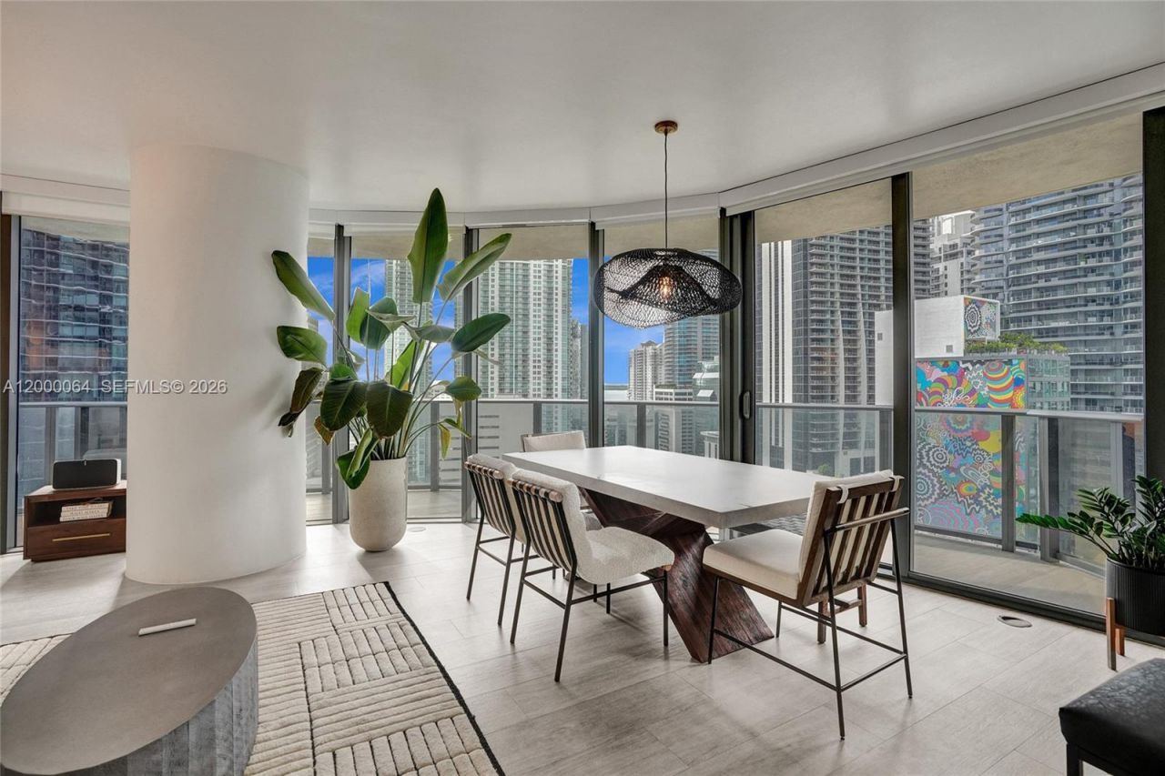 45 SW 9th St, Unit 1803, Miami, FL 33130 Photo