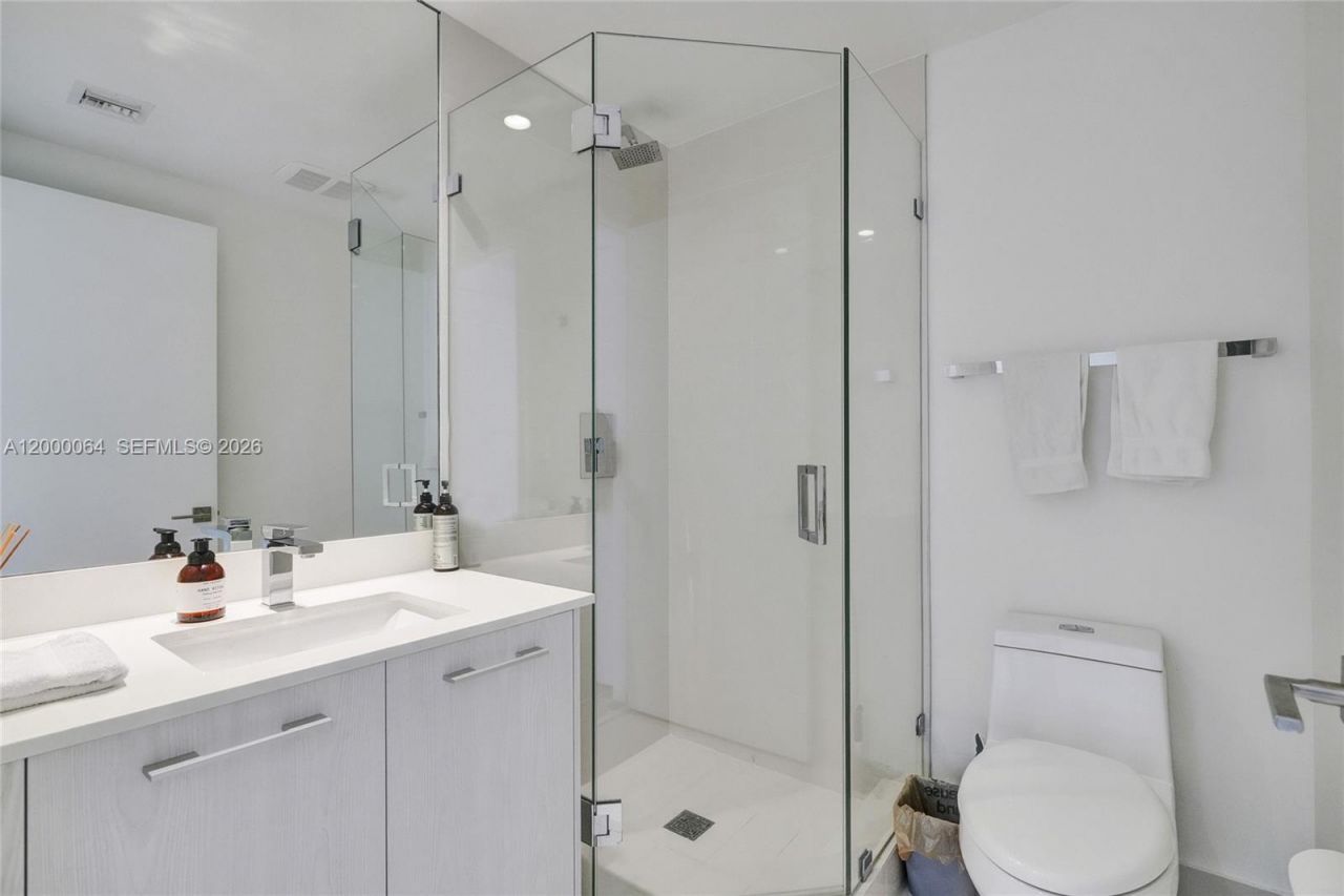 45 SW 9th St, Unit 1803, Miami, FL 33130 Photo