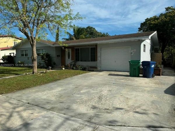 350 NW 205th Ter, Miami Gardens, FL 33169