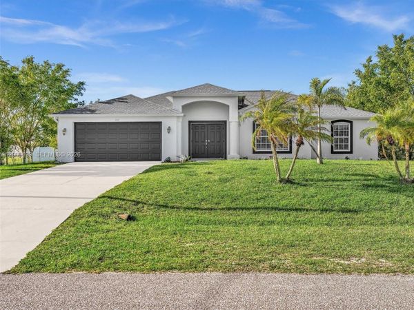 2022 NW 9th Terrace, Cape Coral, FL 33993