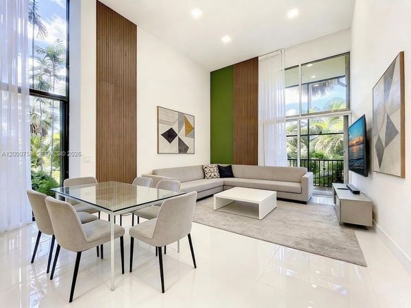 20329 W Country Club Dr , Unit TH10, Aventura, FL 33180