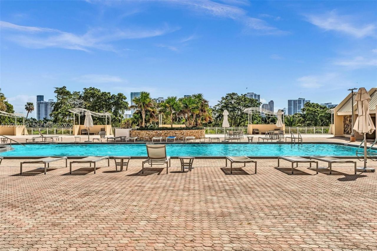 20329 W Country Club Dr, Unit TH10, Aventura, FL 33180 Photo