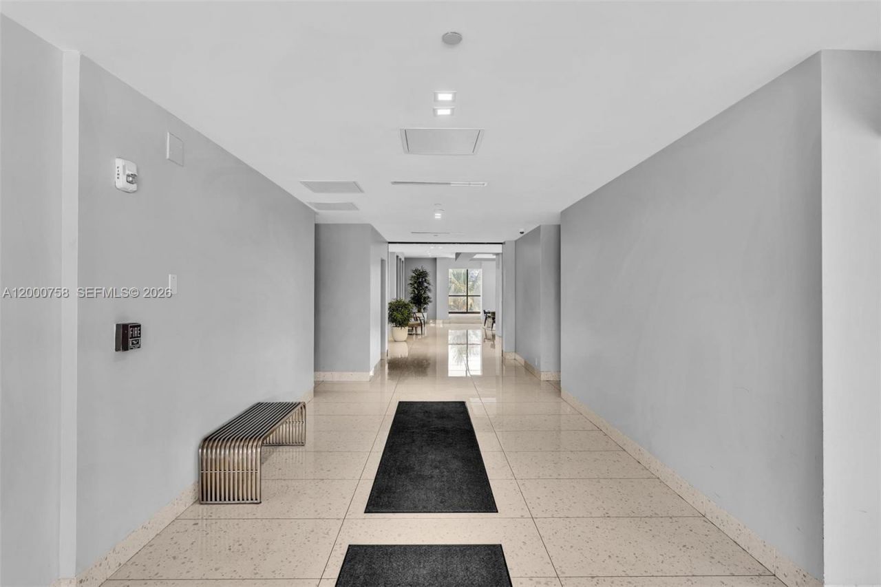 20329 W Country Club Dr, Unit TH10, Aventura, FL 33180 Photo