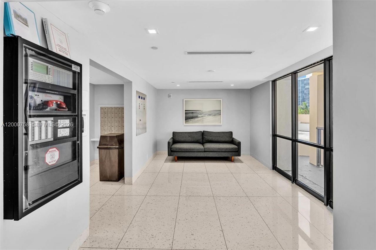 20329 W Country Club Dr, Unit TH10, Aventura, FL 33180 Photo