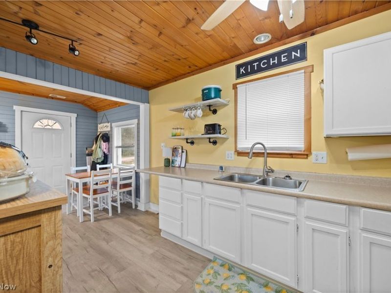 4556 Hawthorne Avenue, Sheffield Lake, OH 44054 Photo 12