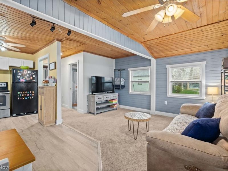 4556 Hawthorne Avenue, Sheffield Lake, OH 44054 Photo 3