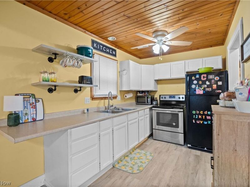 4556 Hawthorne Avenue, Sheffield Lake, OH 44054 Photo 9