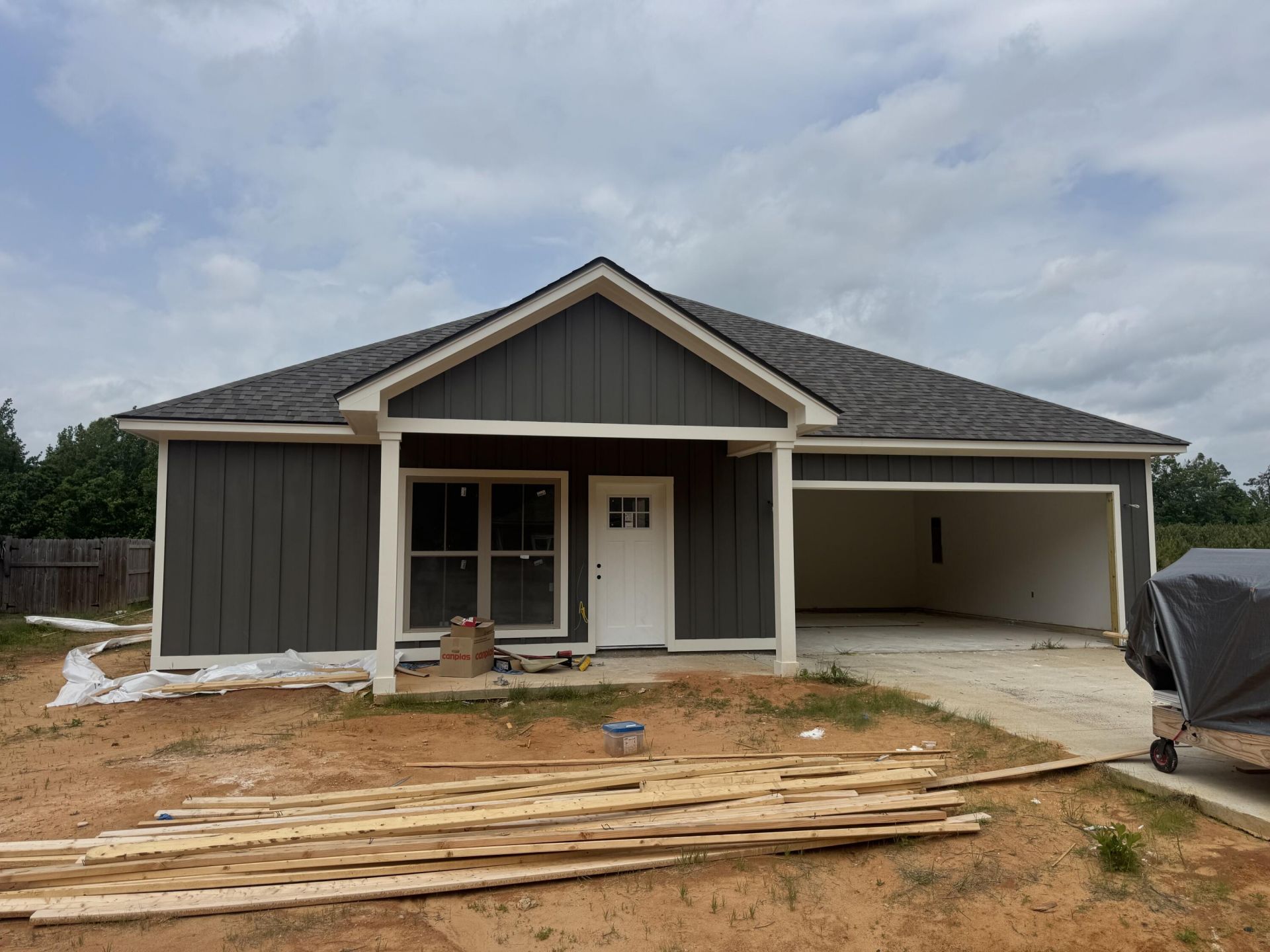 125 Thaxton Hills Dr. Thaxton, MS 38871
