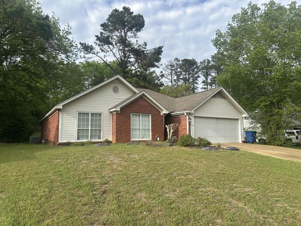 134 Cedar Creek Dr., Pontotoc, MS 38863