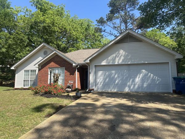 134 Cedar Creek Dr., Pontotoc, MS 38863