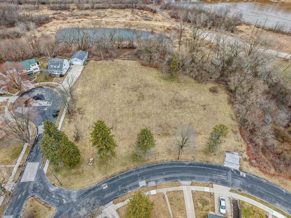 Lt2 Riverview Dr, Manitowoc, WI 54220