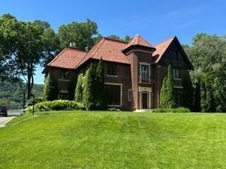 51 W Sarnia Street, Winona, MN 55987
