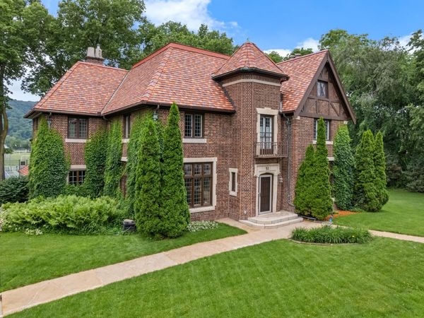 51 W Sarnia Street, Winona, MN 55987