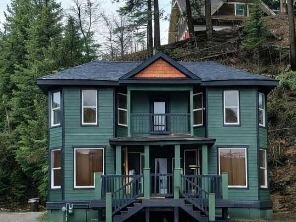 118 River St , Wallace, ID 83873