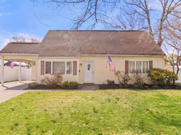 4 Erlwein Court, Massapequa, NY 11758