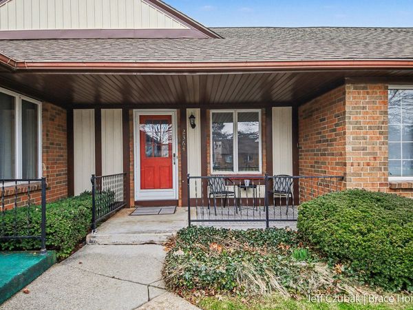 2364 Radcliff Village Drive SE, Grand Rapids, MI 49546