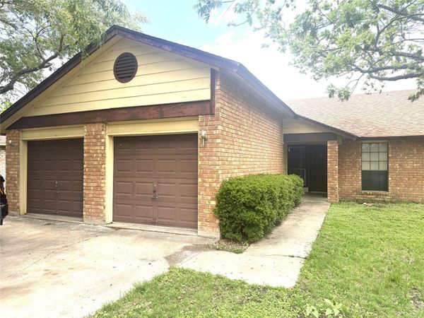 116 Mockingbird LN, Unit B, Lockhart, TX 78644