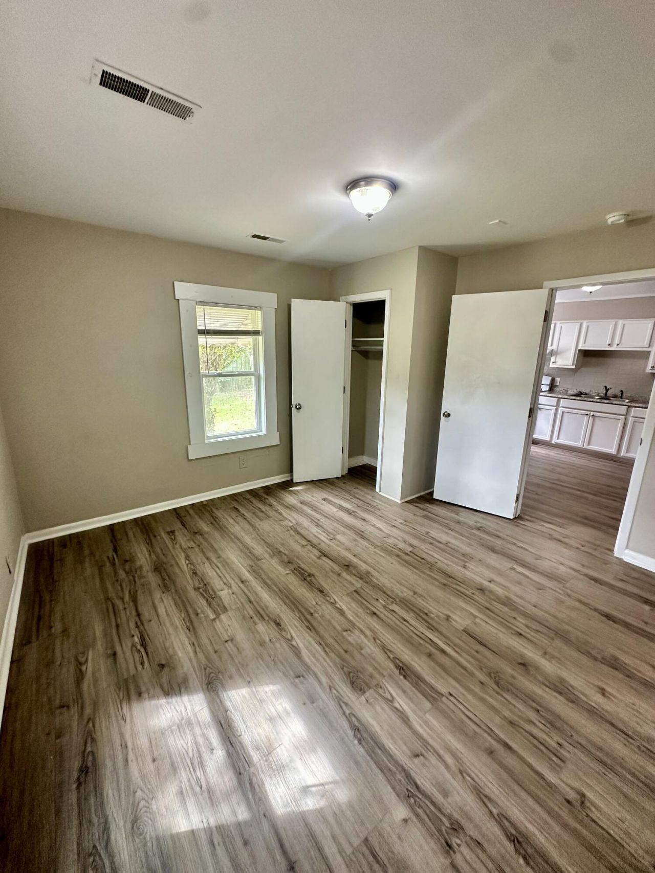 1837 Doscher Avenue Photo 9