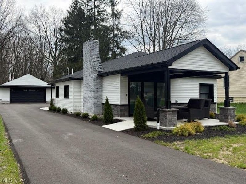 807 Howland Wilson Road SE, Warren, OH 44484 Photo 1