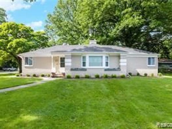 20088 Woodland Street, Harper Woods, MI 48225
